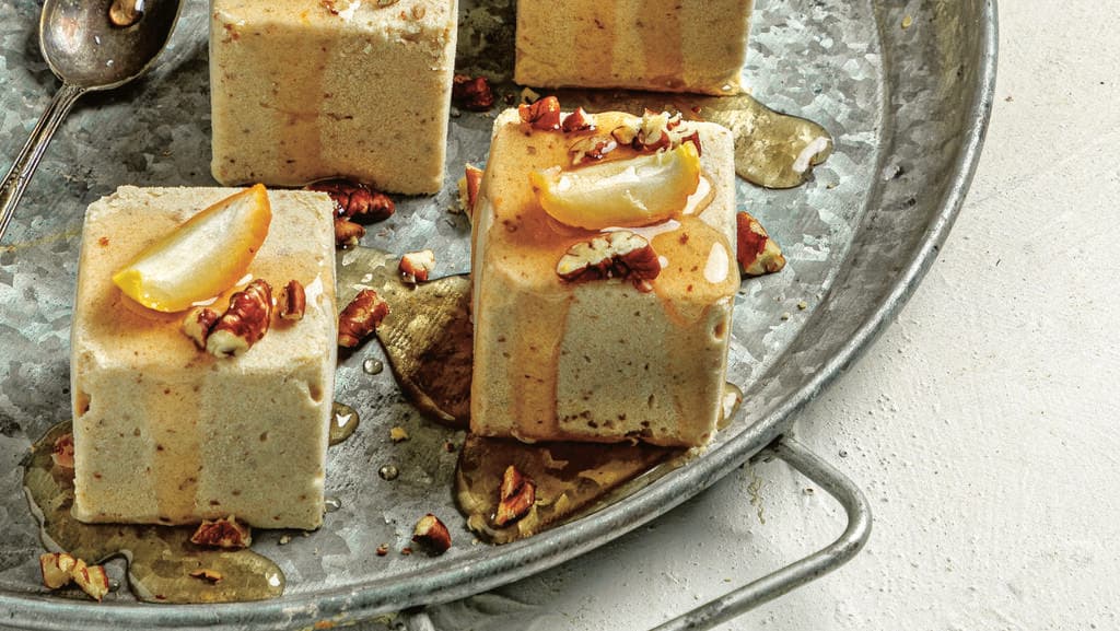  גלידת תמרים תפוחים וטחינה 