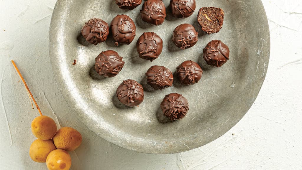  כדורי תמרים ותאנים מצופים שוקולד מריר