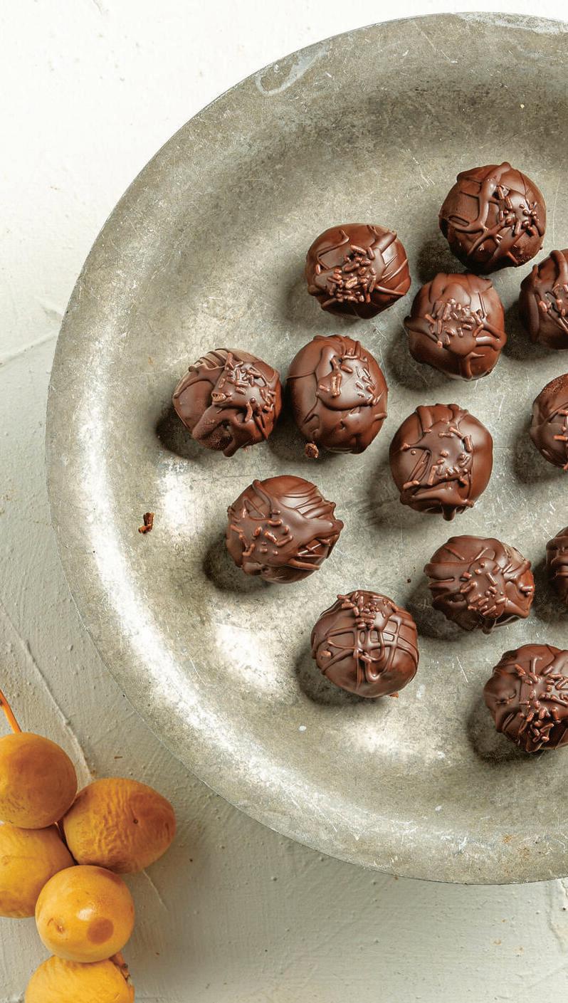  כדורי תמרים ותאנים מצופים שוקולד מריר