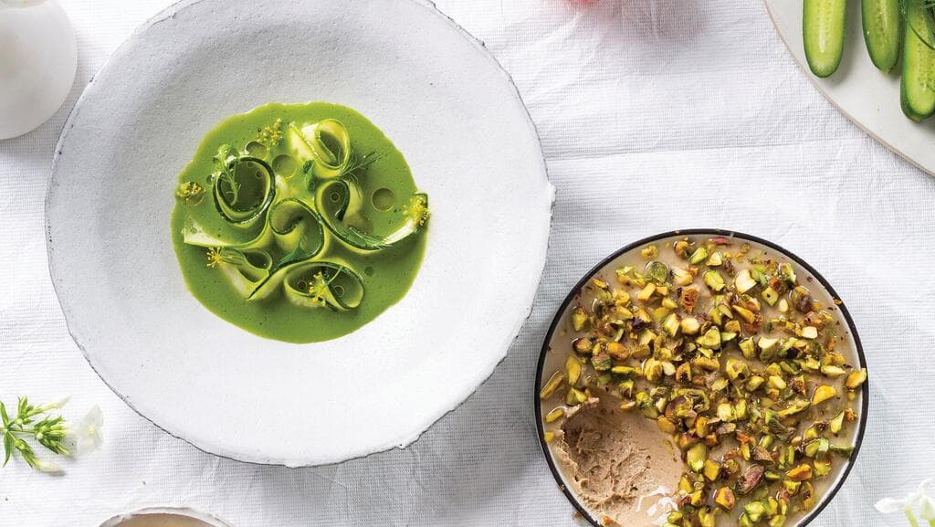 מרק קר: גספאצ'ו עם תפוחים, תרד וזוקיני