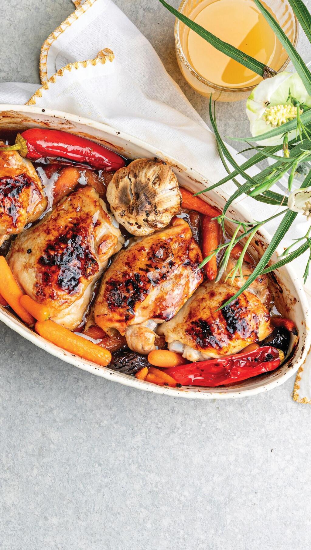 עוף וצימעס בתבנית אחת