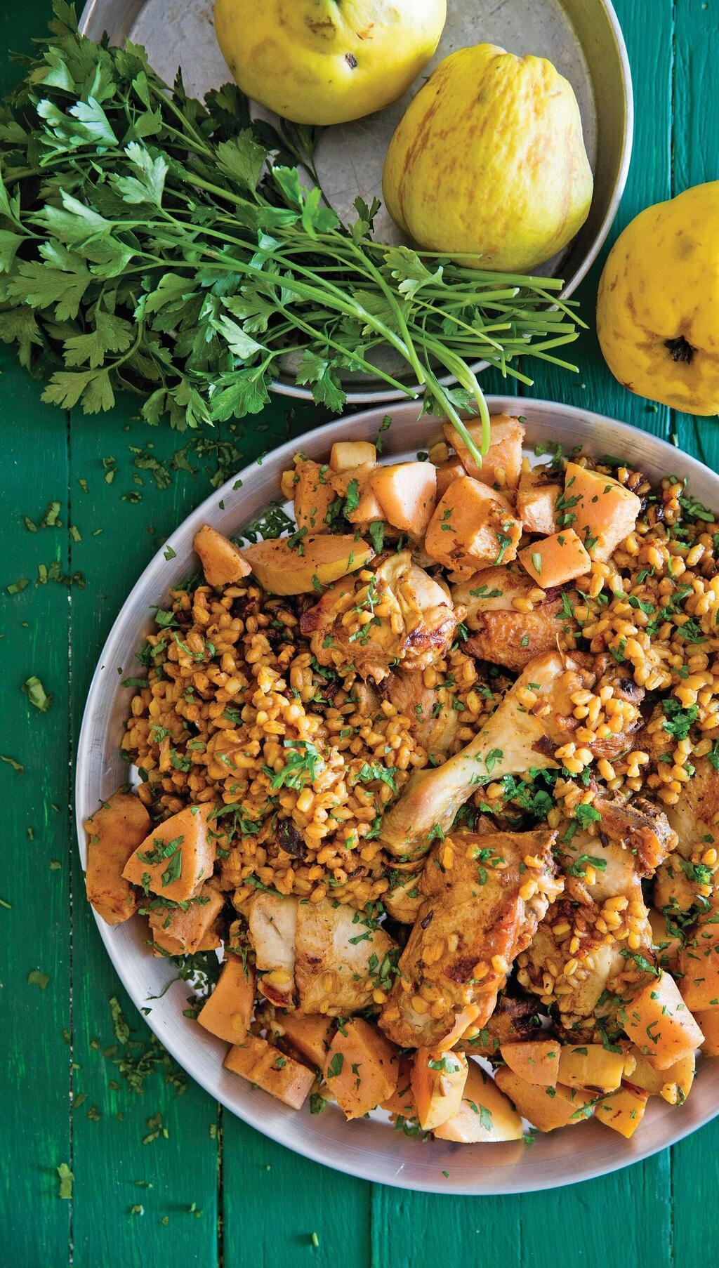 עוף עם חבושים וחיטה