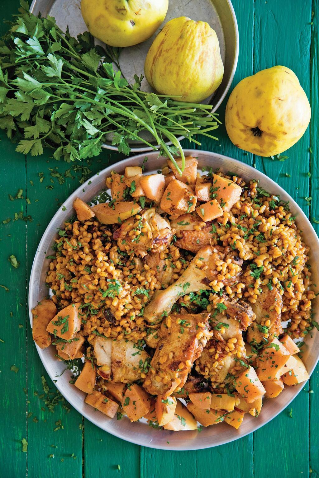 עוף עם חבושים וחיטה