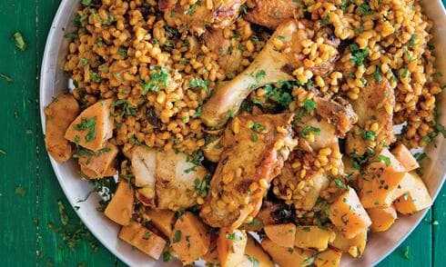 עוף עם חבושים וחיטה