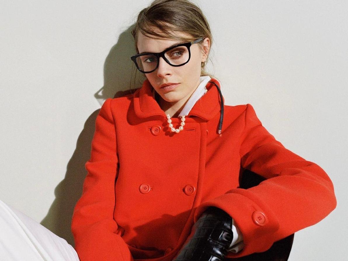 קארה דלווין בקמפיין המשקפיים של מיו מיו לסתיו-חורף 2024-25