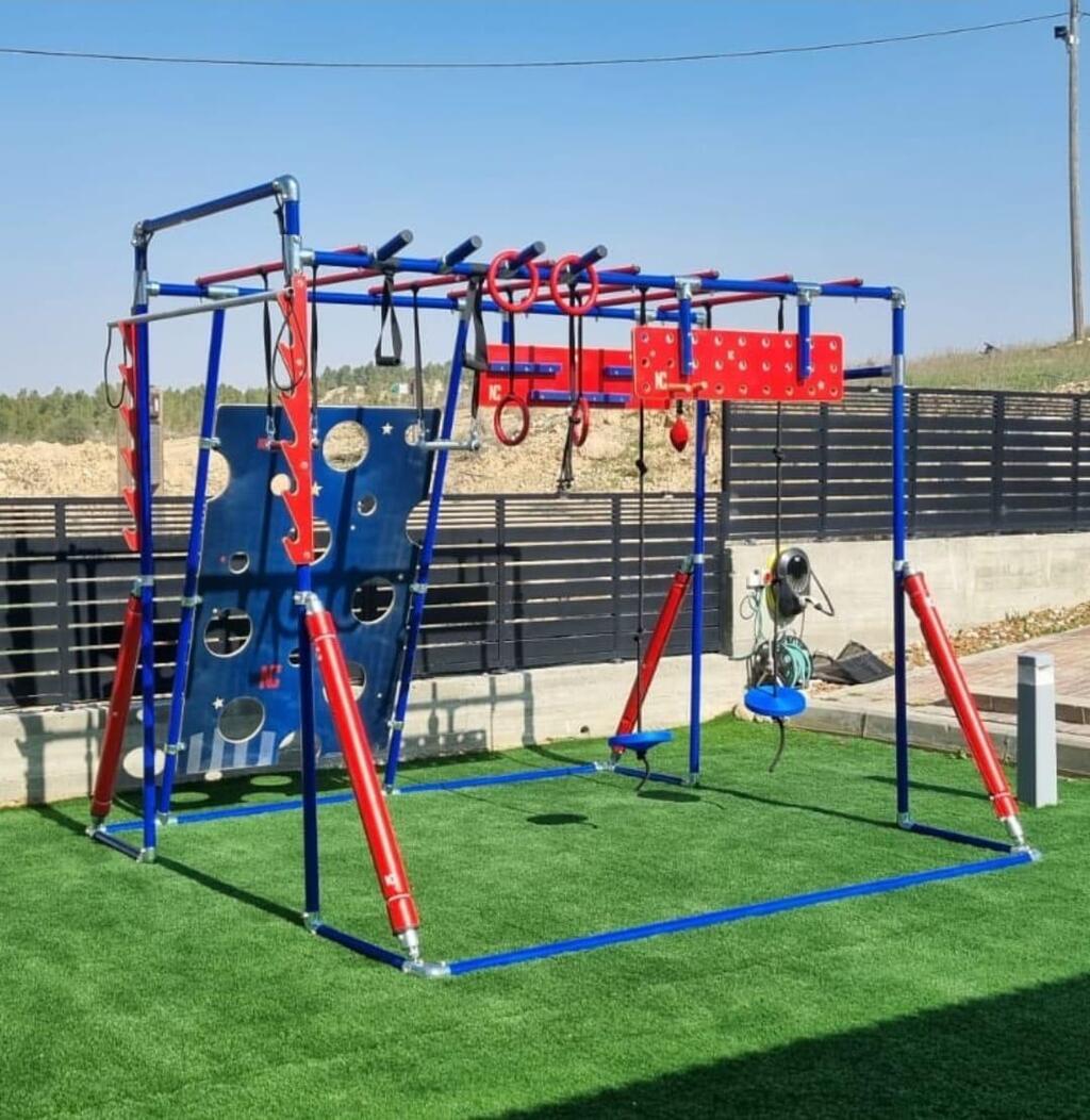 מתקן נינג'ה בגינה לחובבי פעילות ספורט. קרדיט הקמה ביצוע