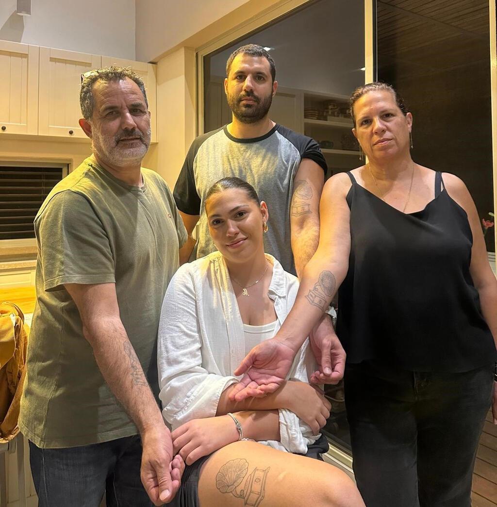 משפחת חליפה והקעקוע הזהה, גרמופון ולב. "מצמרר שלבה של גאיה נדם בפסטיבל מוזיקה" (צילום: אלבום פרטי) משפחת חליפה והקעקוע הזהה, גרמופון ולב. "מצמרר שלבה של גאיה נדם בפסטיבל מוזיקה"