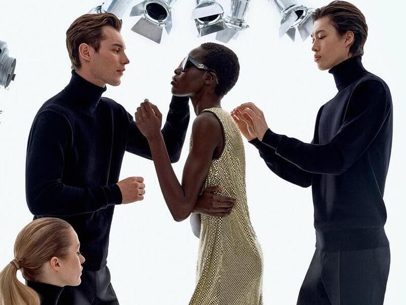 אוור אודיאנג מדגמנת בקמפיין החגים 2024 של דולצ'ה אנד גבאנה (בימוי קמפיין: Gordon von Steiner) אוור אודיאנג מדגמנת בקמפיין החגים 2024 של דולצ'ה אנד גבאנה