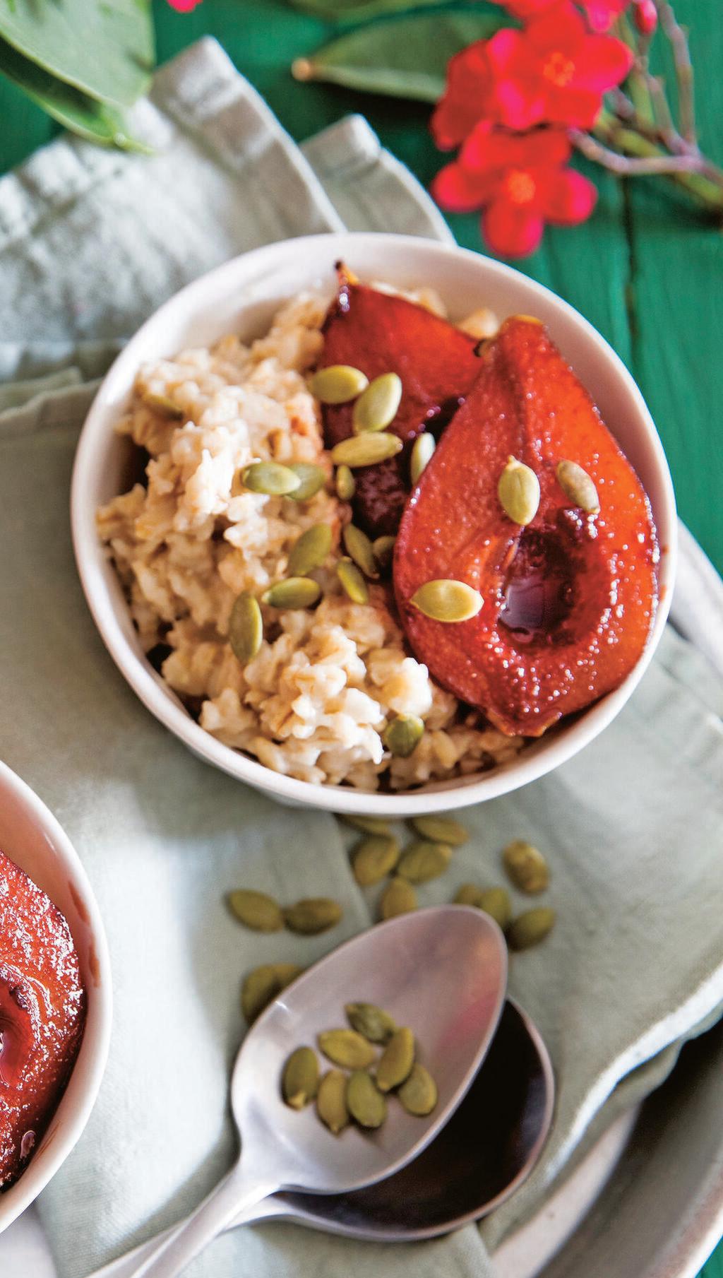 דייסת שיבולת שועל עם אגסים ביין (צילום: יוסי סליס, סגנון: נטשה חיימוביץ') דייסת שיבולת שועל עם אגסים ביין