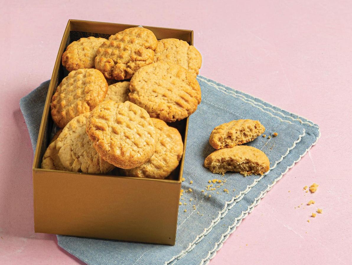 עוגיות חמאת בוטנים (צילום: שרית גופן, סגנון: מיכל לוי אלחלל) עוגיות חמאת בוטנים