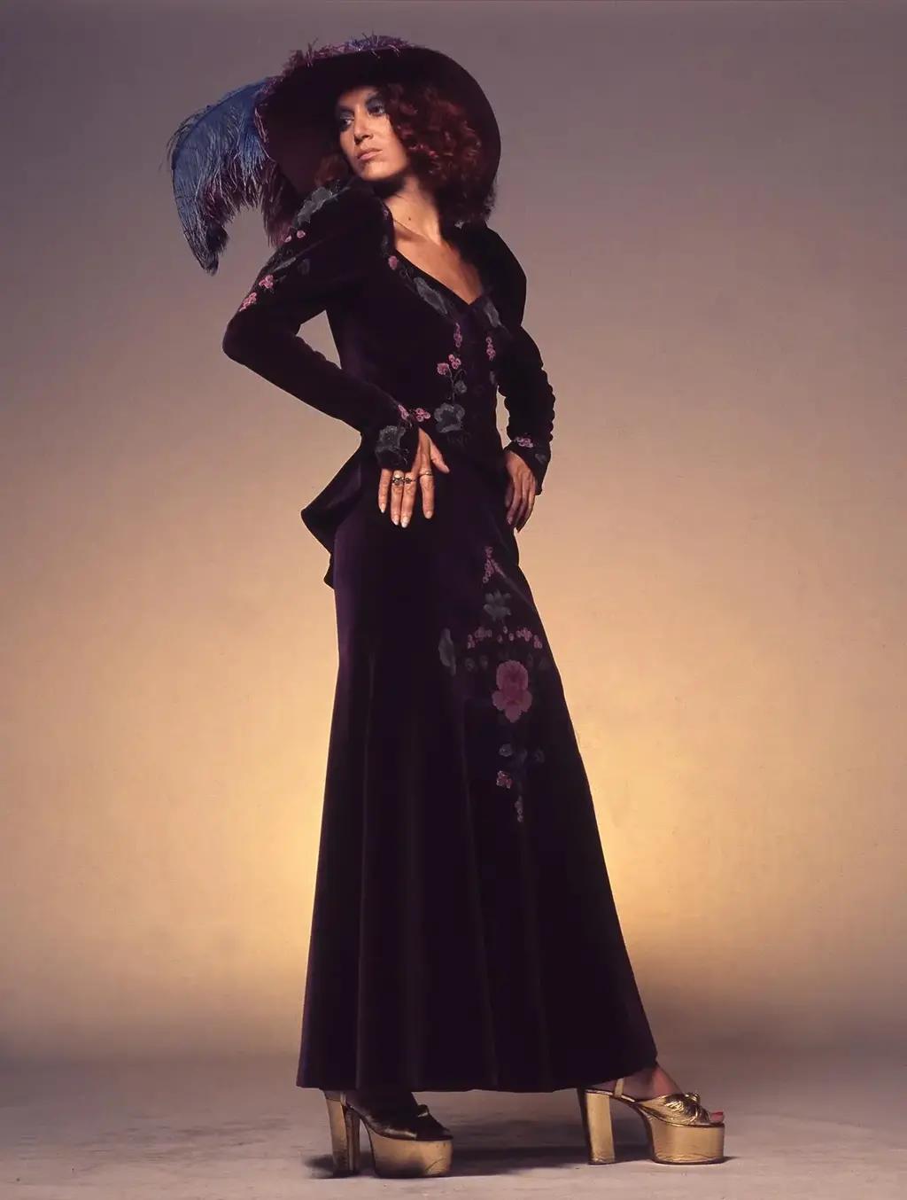 חליפה מצוירת ביד מקולקציית "החלומות" של תמרה יובל ג'ונס, 1974