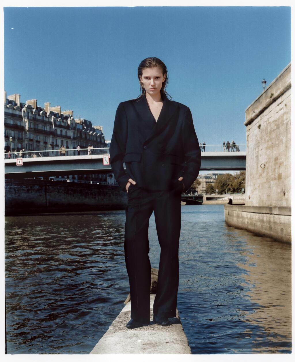 "כסטייליסט בישראל, אין לך יותר מדי אפשרויות משחק מבחינת בגדים". תומר אלמוזנינו לקום איל פו (צילום: עומרי רוזנגרט) קולקציית הקפסולה של תומר אלמוזנינו לקום איל פו