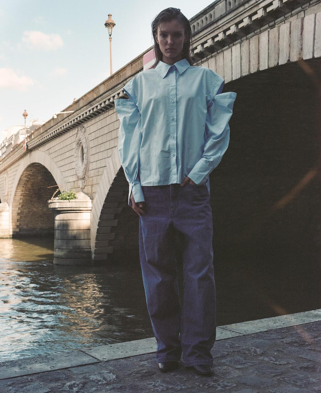 "אנחנו בתקופה מאתגרת מאוד, והתייחסנו לנושא הסדקים וחריצי האור שנכנסים דרכם" (צילום: עומרי רוזנגרט) קולקציית הקפסולה של תומר אלמוזנינו לקום איל פו