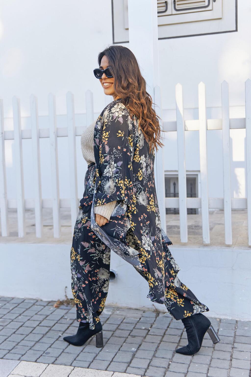 חליפה: IMYIM, סריג: יאנגה, מגפונים: ג'פרי קמפבל
( צילום: נועם גולדשטיין) מעין דורי