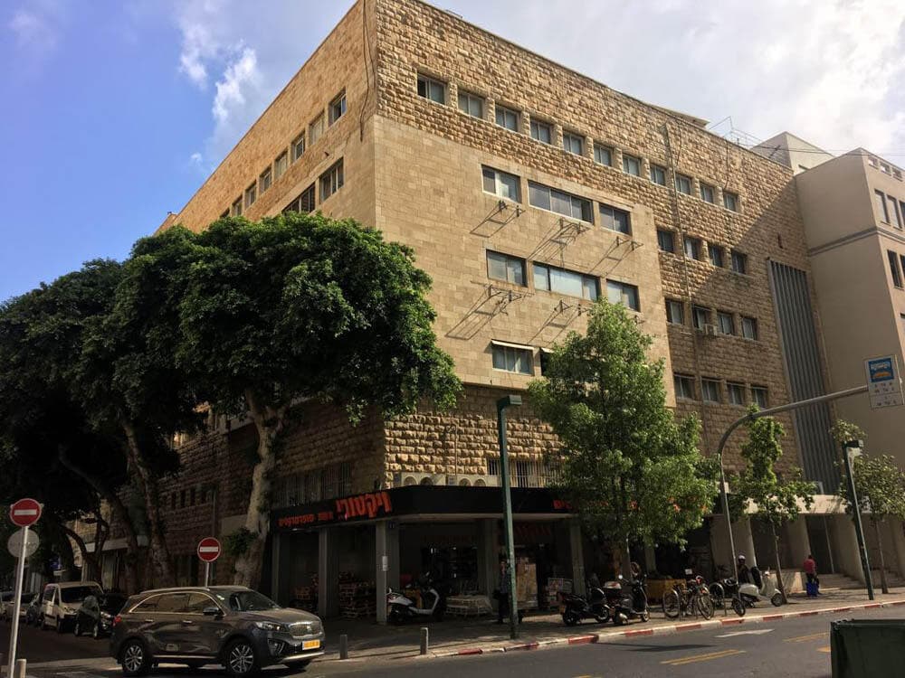 הבניין לפני ותוך כדי העבודה עליו, בניין התחרה ברחוב אחד העם