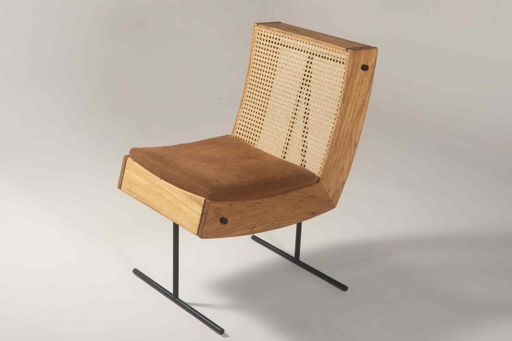 פריט לא שגרתי אך שימושי. Pair of Benja Chairs (צילום: Courtesy by Mercado Moderno gallery) Pair of Benja Chairs