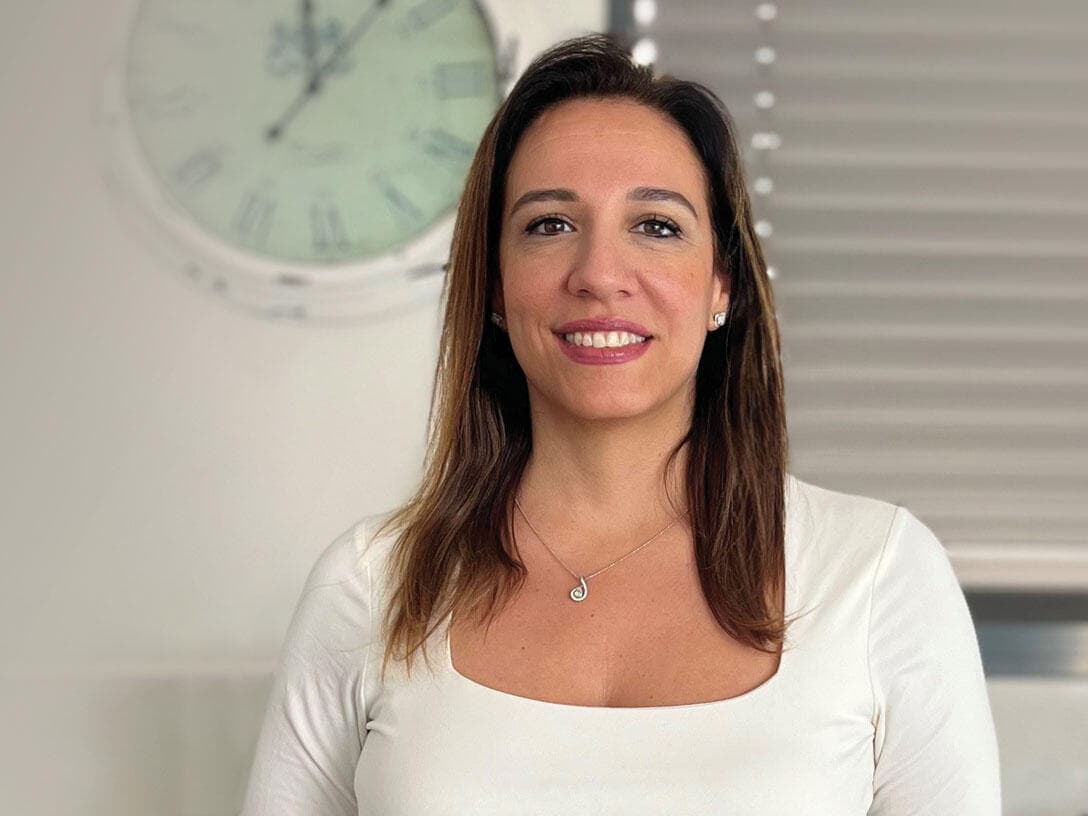"לקוחה לסבית שהוריה נידו אותה מהמשפחה בכתה מהתרגשות כשהריחה את התבשיל הפרסי". שירי טהור