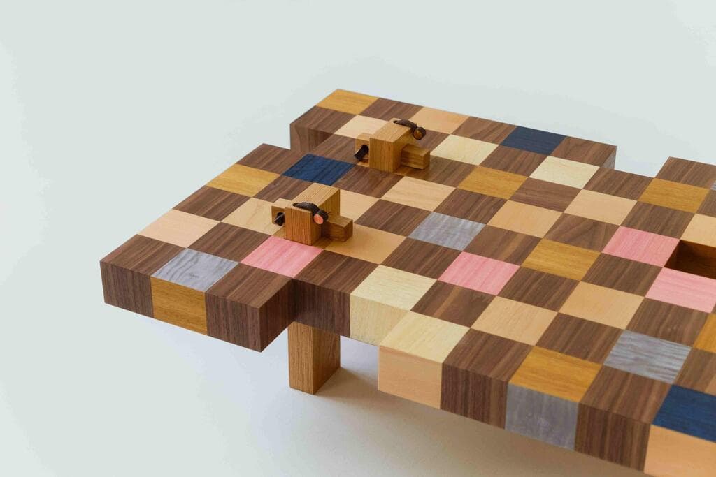 שולחן קפה המורכב מקוביות עץ טבעי וצבעוני. SAO PAULO Coffee Table (צילום: Photo courtesy of ARCHPÉLAGO) שולחן קפה SAO PAULO Coffee Table