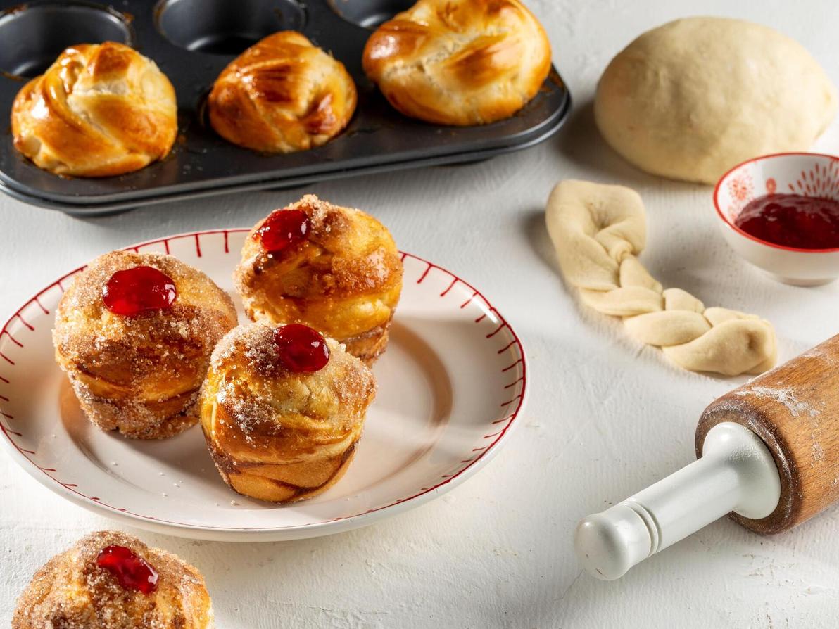 סופגניות צמה אפויות (צילום: בועז לביא, סגנון: נעה קנריק) סופגניות צמה אפויות