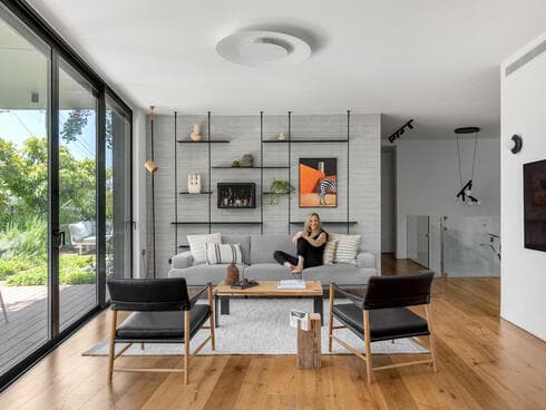 דופלקס דירת גן בתל אביב עם 240 מ"ר, חמישה חדרים, שני חללי מגורים גדולים