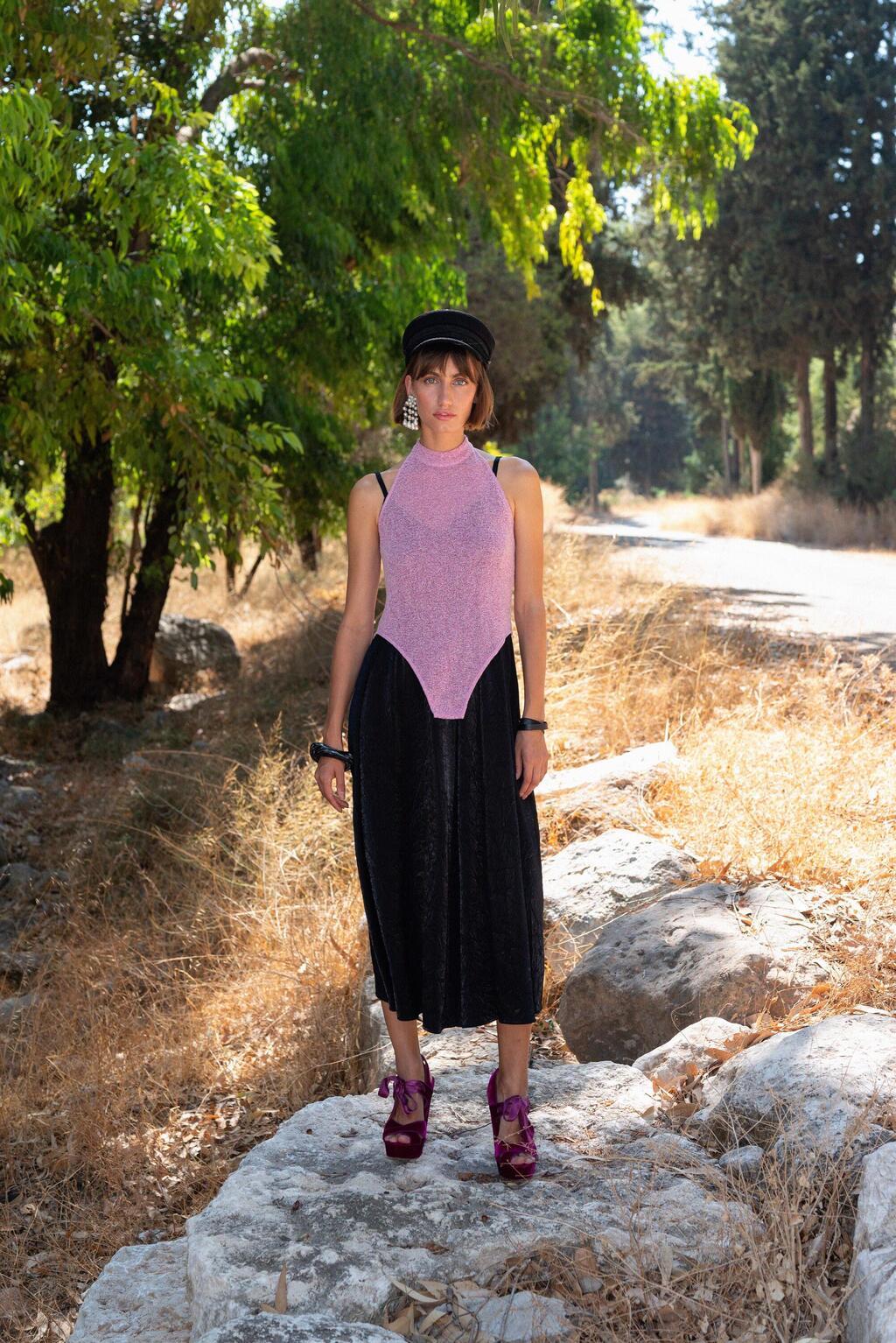 "קולקציית PEREH היא אוסף של פריטים מחבקים וביתיים, ומשלבת גם לא מעט הומור" (צילום: Danielle Liberman) קולקציית PEREH בעיצוב מריאנה נזרוק למותג MARY'N