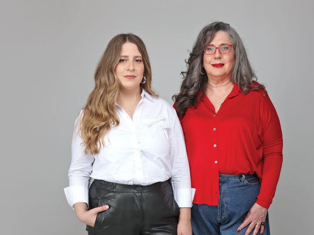 "כשנופר בבית, היא חוזרת להיות הבת הקטנה שצריך לפנק". ריקי ליבוביץ ונופר נדאף 
