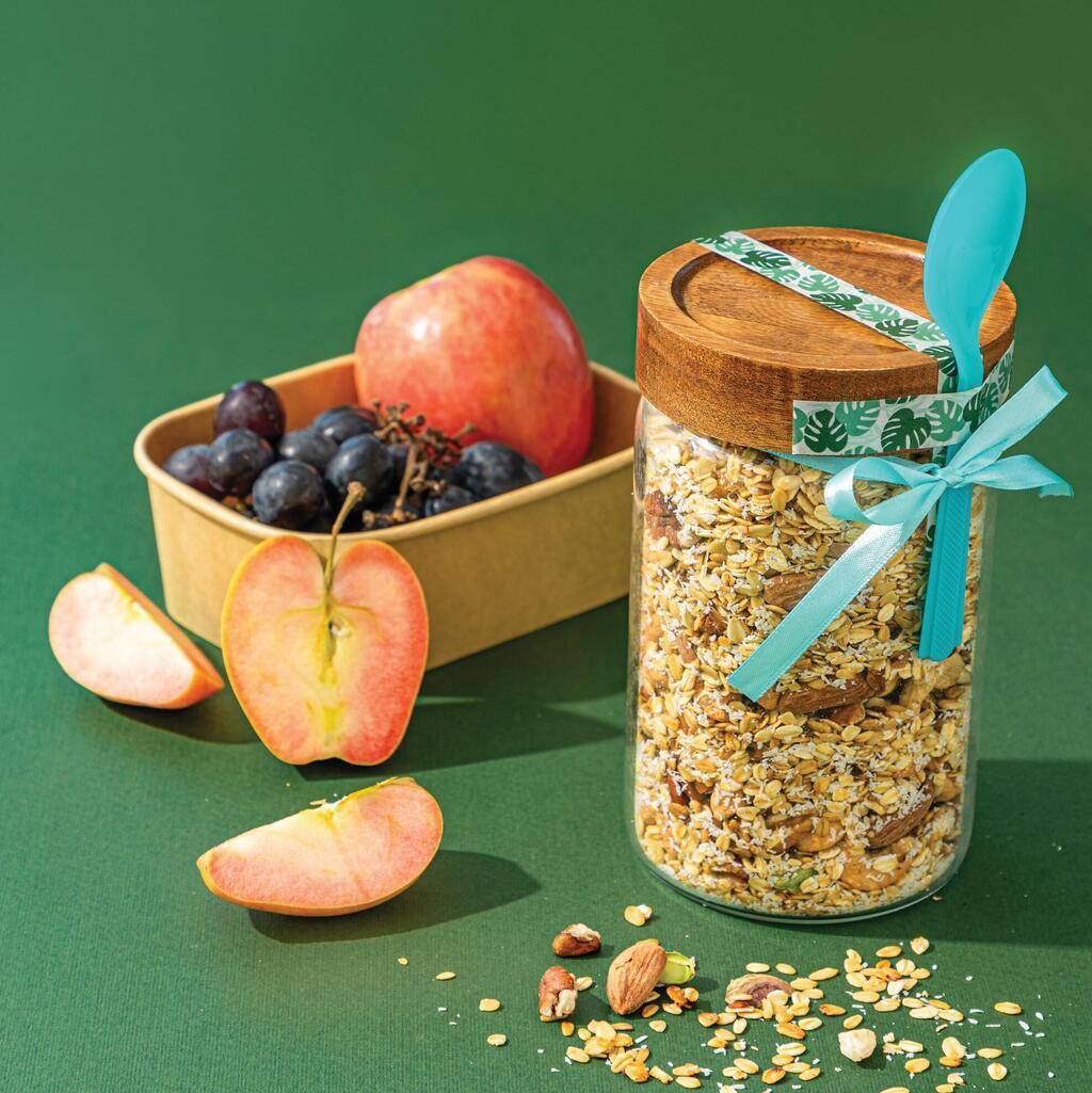 גרנולה עם אגוזים ופירות יבשים