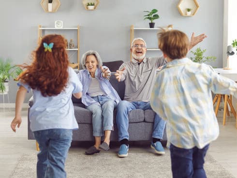 נכון שאנחנו יותר חברמנים מהצד השני?
