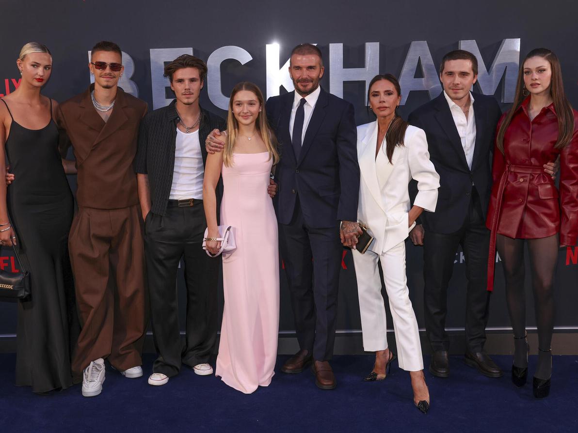 ויקטוריה בקהאם, ניקולה פלץ וברוקלין בקהאם, דיוויד בקהאם, הרפר בקהאם, קרוז בקהאם, רומיאו בקהאם ומיה רייגן, 2023