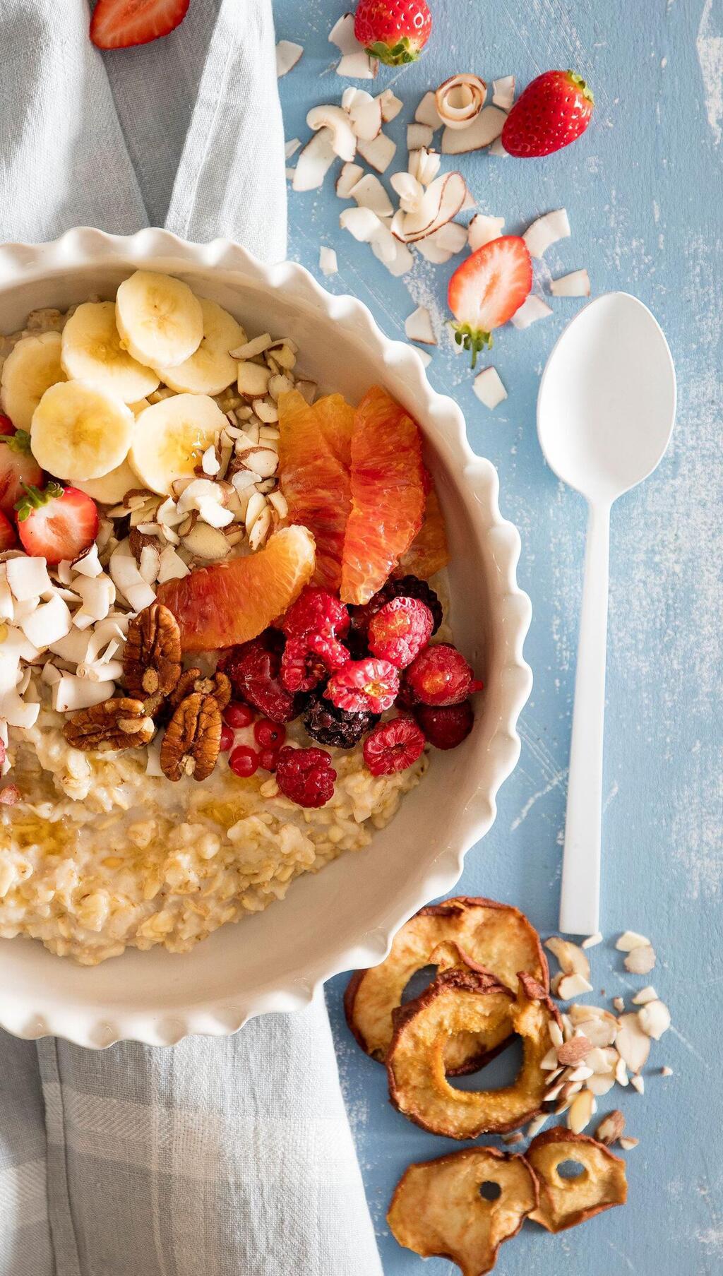דייסת שיבולת שועל עם קינואה ופירות