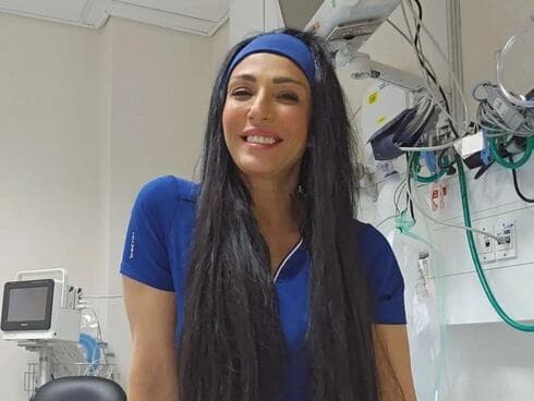 עדנה טוקרב. "אני הכי מתרגשת כשעוקבים מחו"ל מגיבים עם דגל ישראל או עם סמל החטופים"