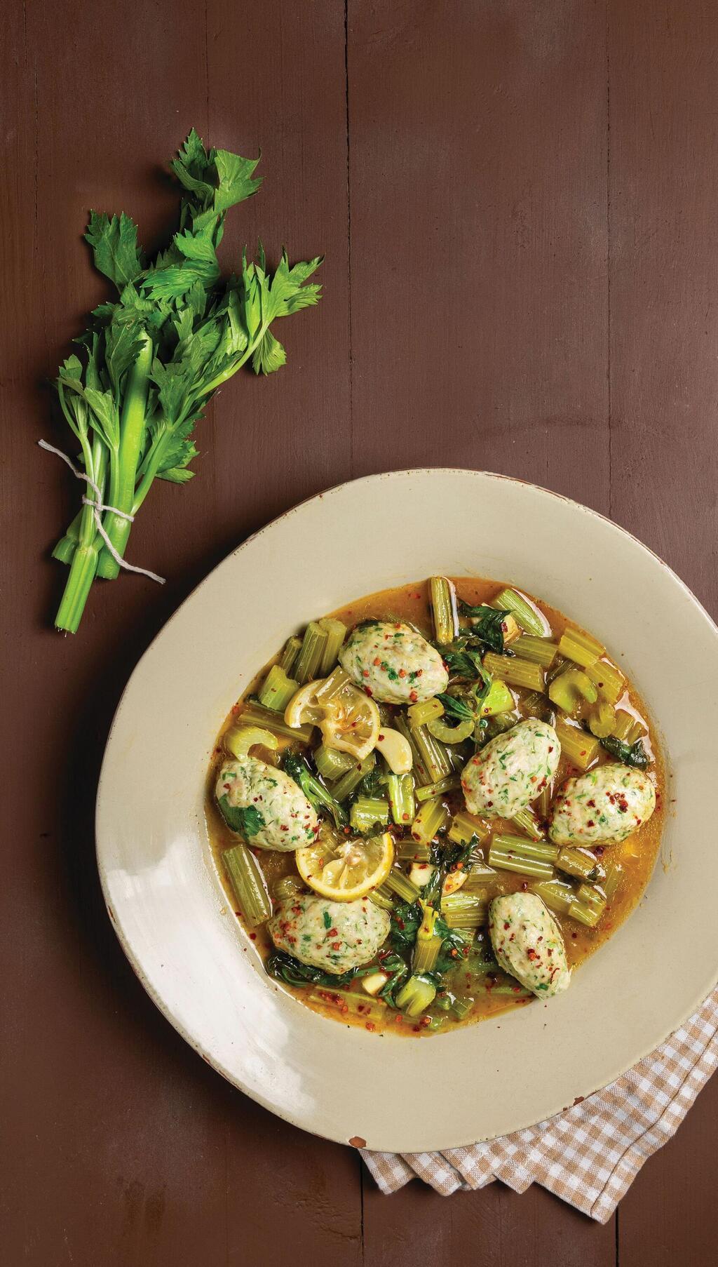 קציצות דגים ברוטב סלרי ולימון