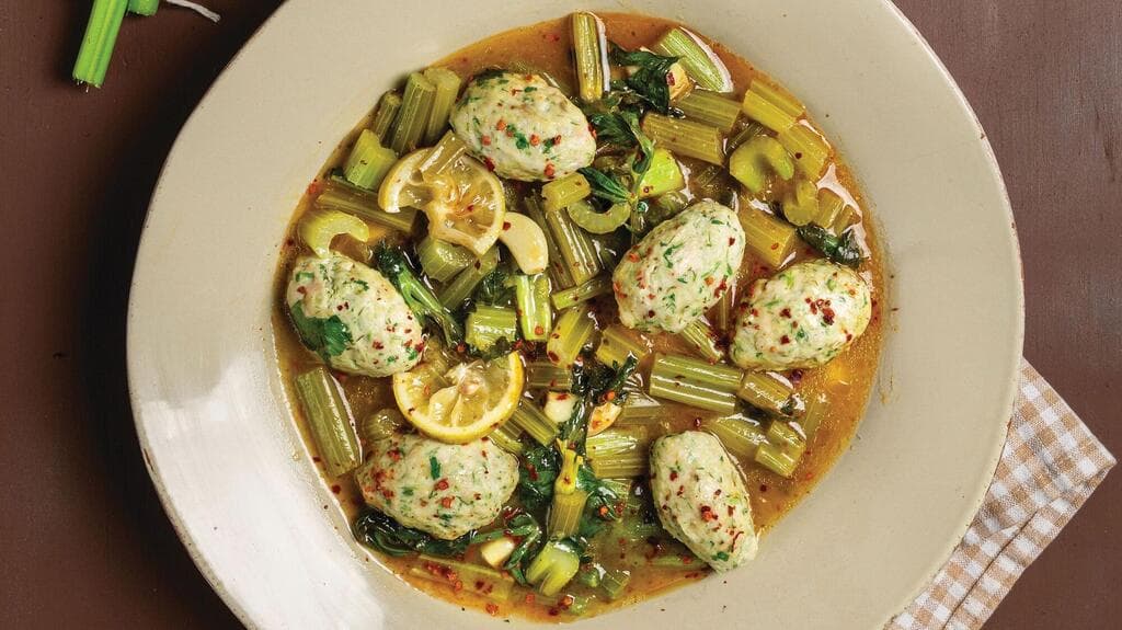 קציצות דגים ברוטב סלרי ולימון