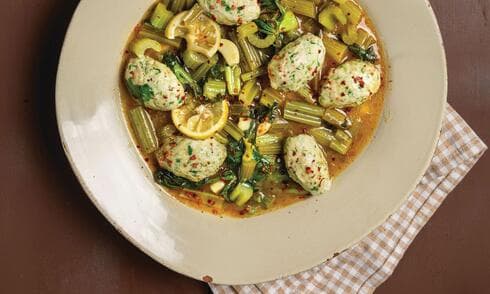 קציצות דגים ברוטב סלרי ולימון