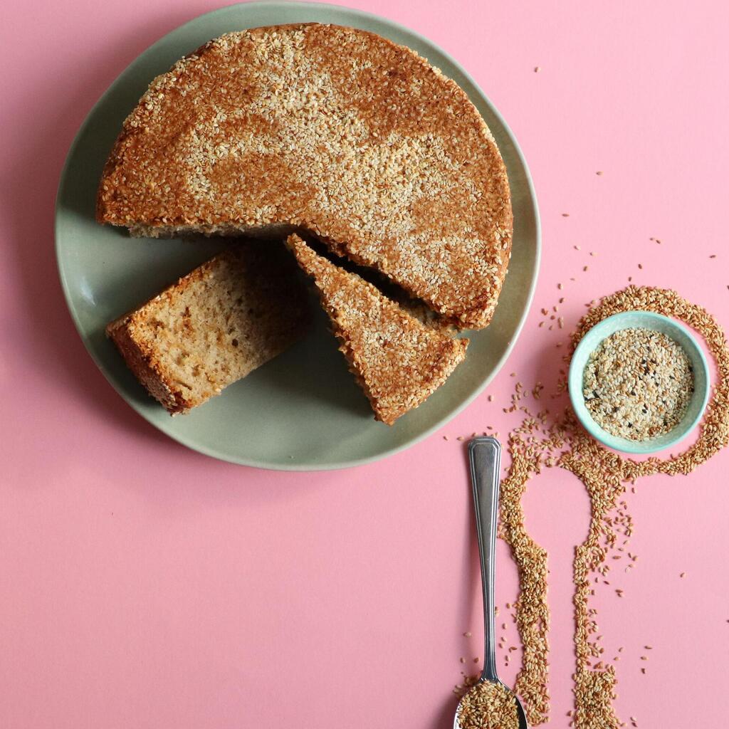 עוגת חלווה, טחינה ושומשום