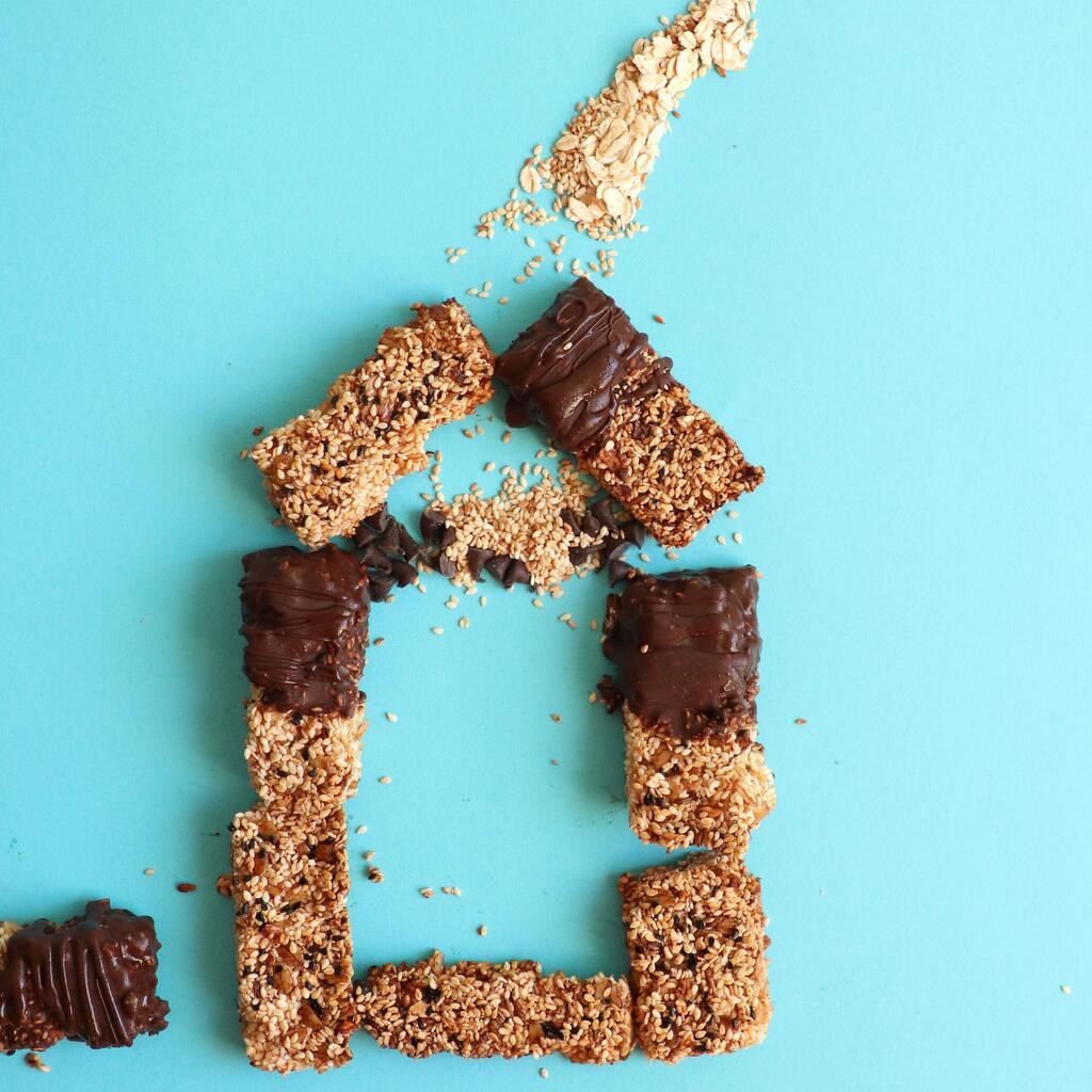 חטיף אנרגיה שומשום וגרנולה