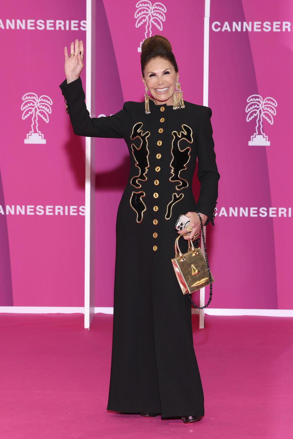 בעלת האוסף הגדול ביותר בעולם של הוט קוטור. מונה איוב (צילום: Pascal Le Segretain/Getty Images) מונה איוב על השטיח האדום, 2024