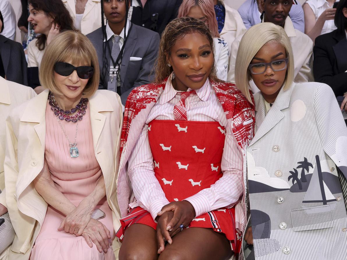 טיינה טיילור, סרינה וויליאמס ואנה ווינטור בתצוגת ההוט קוטור של תום בראון לסתיו-חורף 2024-25 (צילום: Vianney Le Caer/Invision/AP) טיינה טיילור, סרינה וויליאמס ואנה ווינטור בתצוגת ההוט קוטור של תום בראון לסתיו-חורף 2024-25