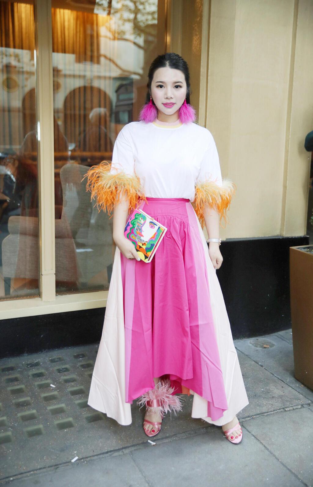 נחשבת כמי שמובילה את פלח השוק של צעירות שמשקיעות בהוט קוטור. וונדי יו (צילום: Jie Zhang/Handout via Getty Images) וונדי יו בשבוע האופנה בלונדון, 2017