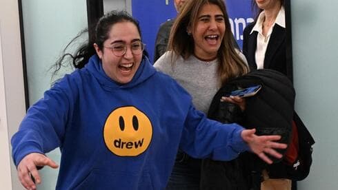 לירי אלבג מגיעה לבית החולים לירי אלבג מגיעה לבית החולים