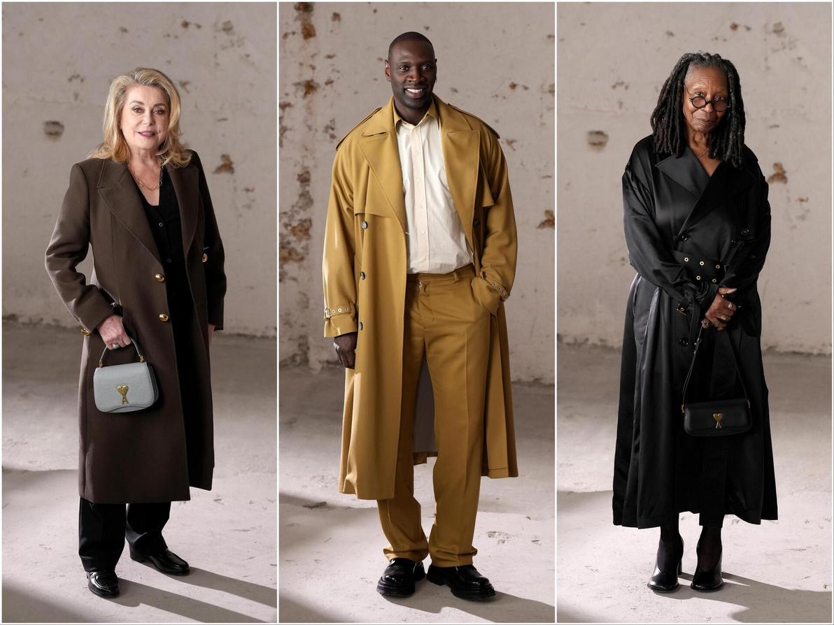 לא מעט פנים מוכרות כיכבו בשורה הראשונה של AMI, ביניהם השחקנים קתרין דנב, וופי גולדברג ועומאר סי (צילום: Francois Durand/Getty Images) וופי גולדברג, עומאר סי וקתרין דנב בתצוגת סתיו-חורף 2025-26 לגברים של Ami בפריז