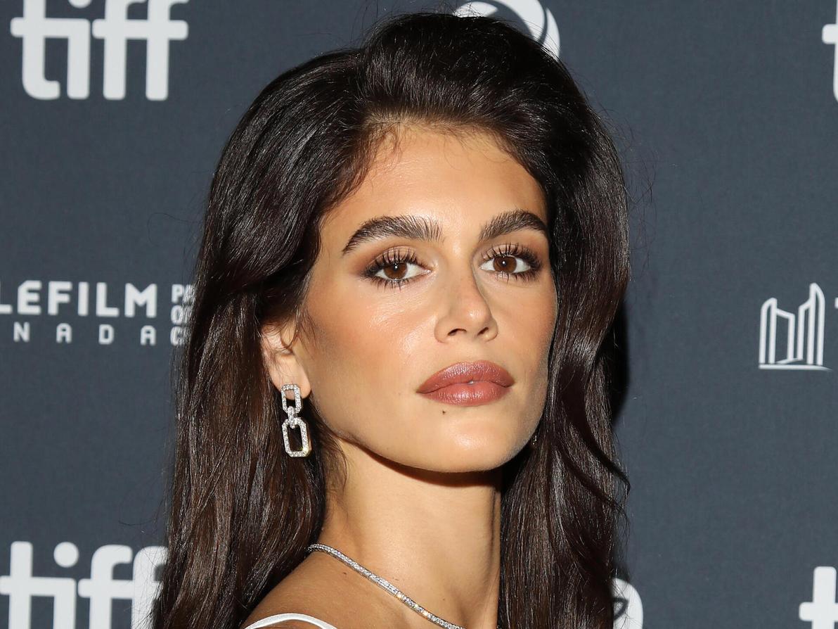 קאיה גרבר עושה חשק למאפה קינמון (Gettyimages IL/Jeremy Chan ) קאיה גרבר עושה חשק למאפה קינמון