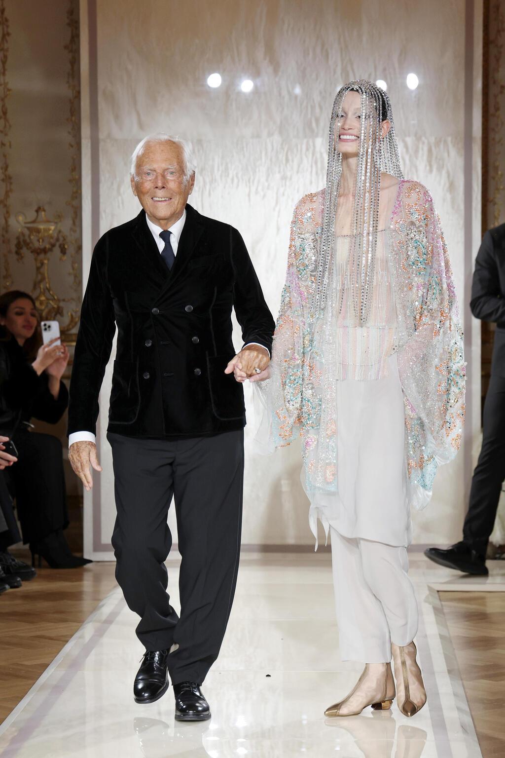 ג'ורג'יו ארמאני בתצוגת הוט קוטור לאביב-קיץ 2025 (צילום: Pascal Le Segretain/Getty Images) ג'ורג'יו ארמאני פריווה, תצוגת הוט קוטור לאביב-קיץ 2025