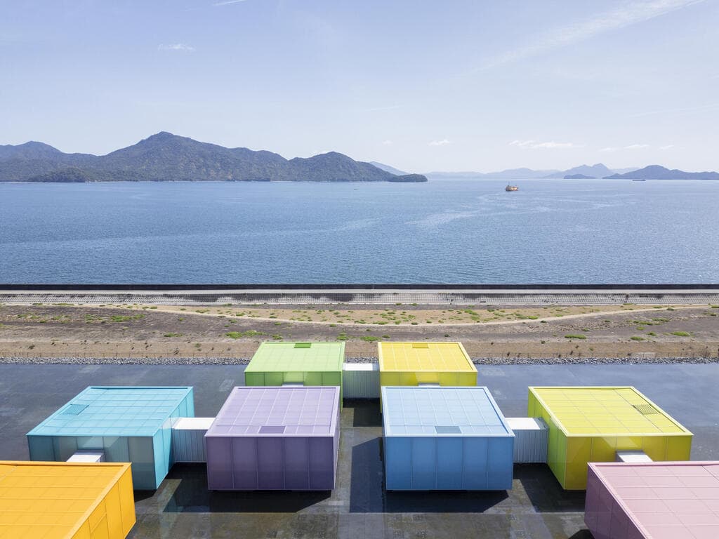 הזדמנות נדירה ביפן - לבנות מבנה חדש מול הים (צילום: Simose) Simose Art Museum - Movable Galleries