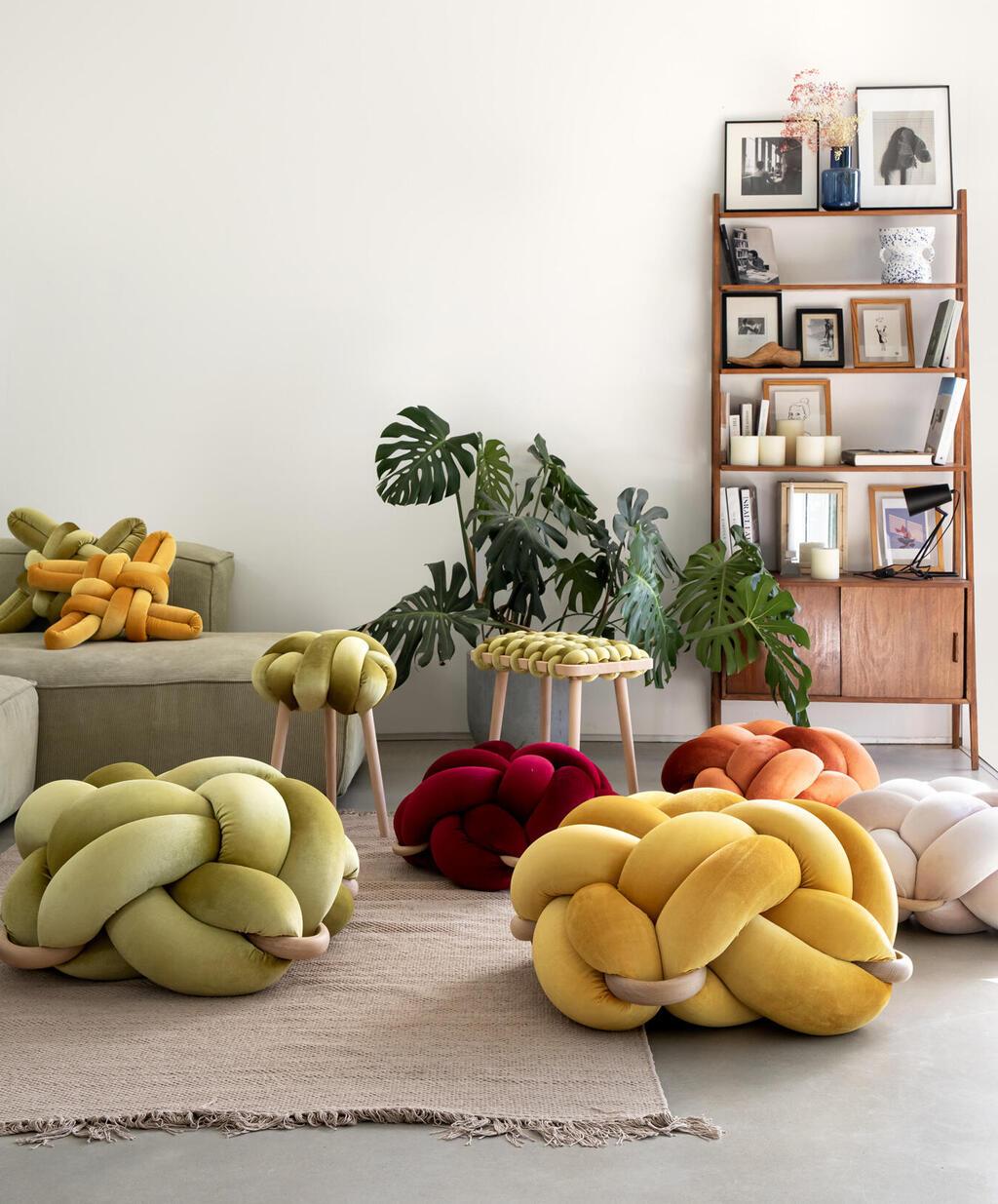 לראות מקרוב עבודה בטקסטיל ליצירת ריהוט לבית. סטודיו knots של נטע טסלר (צילום: תמוז רחמן) סטודיו knots, נטע טסלר