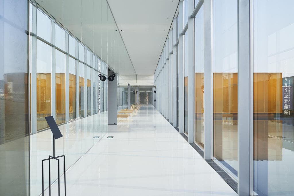 חללי הפנים השקופים (צילום: Simose) Simose Art Museum - Movable Galleries