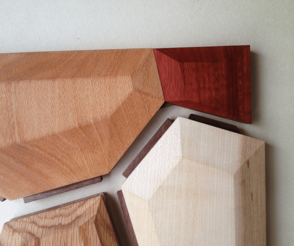 עבודה במגוון סוגי עצים בסטודיו יניב מלץ (צילום: יניב מלץ) סטודיו יניב מלץ, נגרות אמן