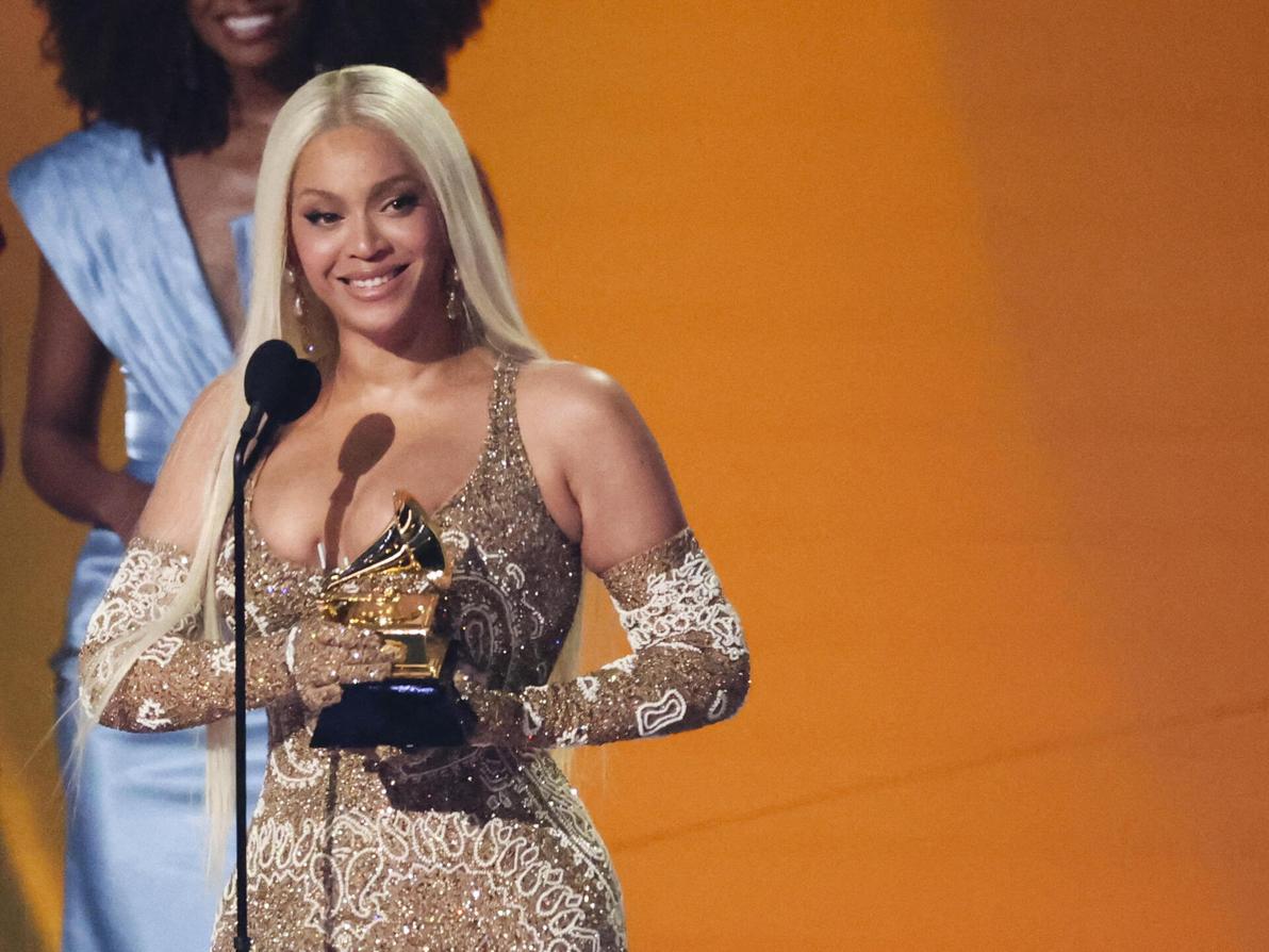 דילגה על השטיח האדום היישר לבמה. ביונסה (צילום: REUTERS/Mario Anzuoni) ביונסה בטקס הגראמי, 2025