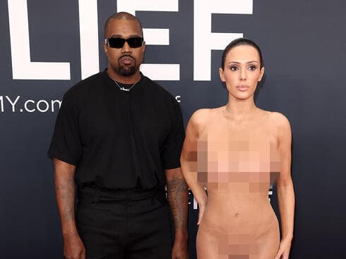 קניה ווסט וביאנקה סנסורי בטקס הגראמי שממנו סולקו בשל פרובוקציה