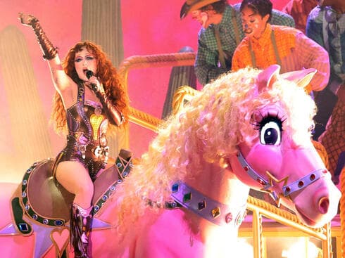 צ'אפל רואון על הבמה בטקס הגראמי צ'אפל רואון על הבמה בטקס הגראמי